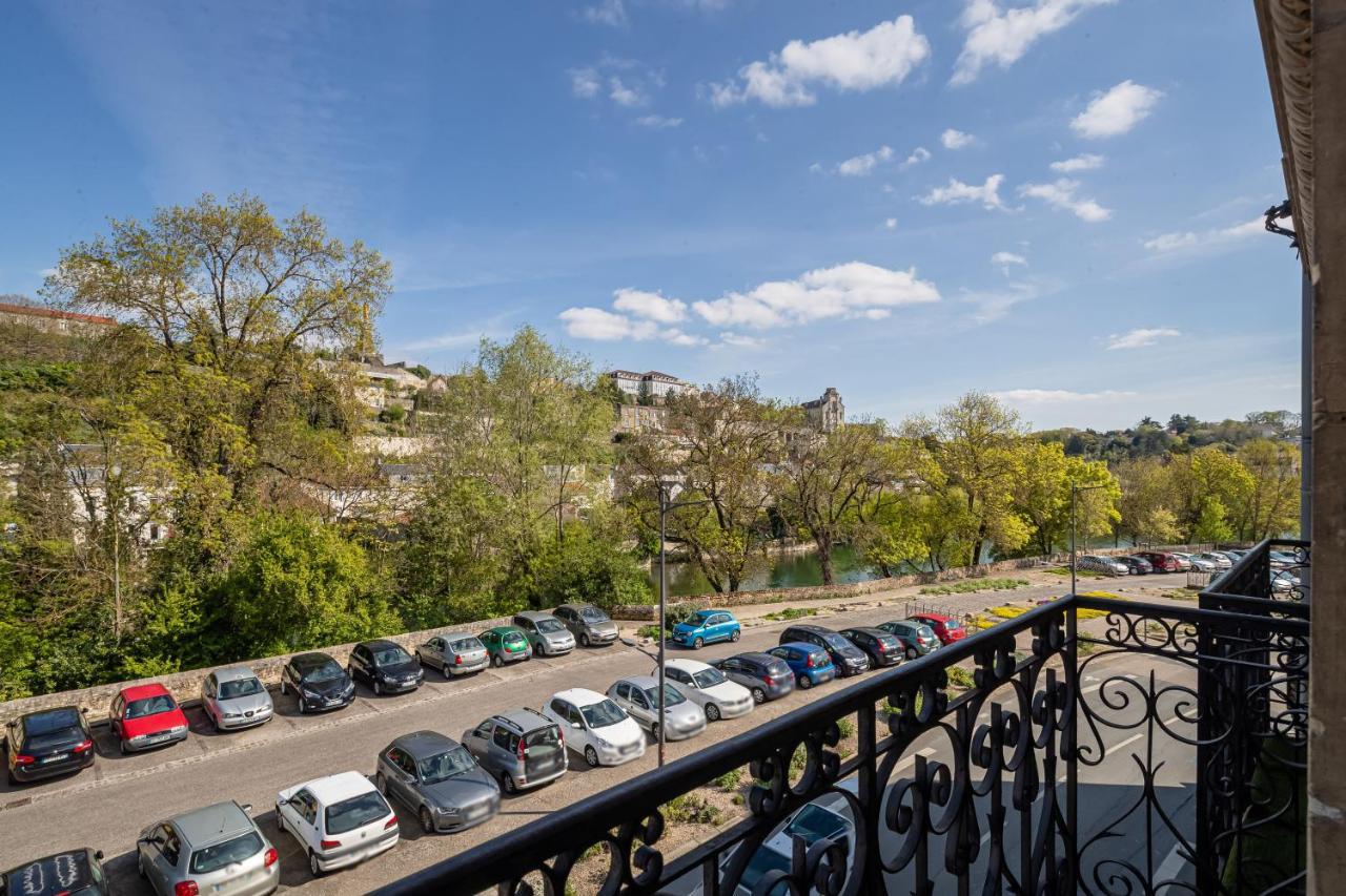 Superbe Appartement Dans Le Centre Historique ปัวติเยร์ ภายนอก รูปภาพ